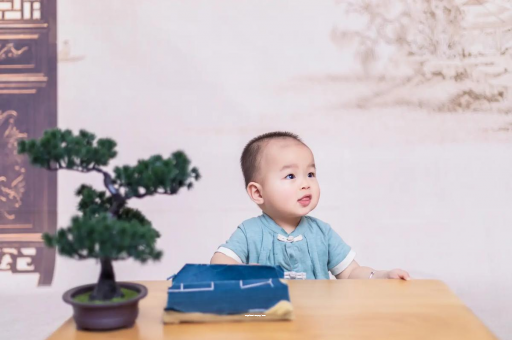 张家界满月宝宝放屁臭