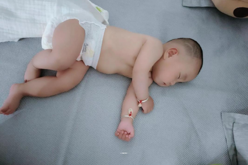 张家界3个月宝宝怎么抱